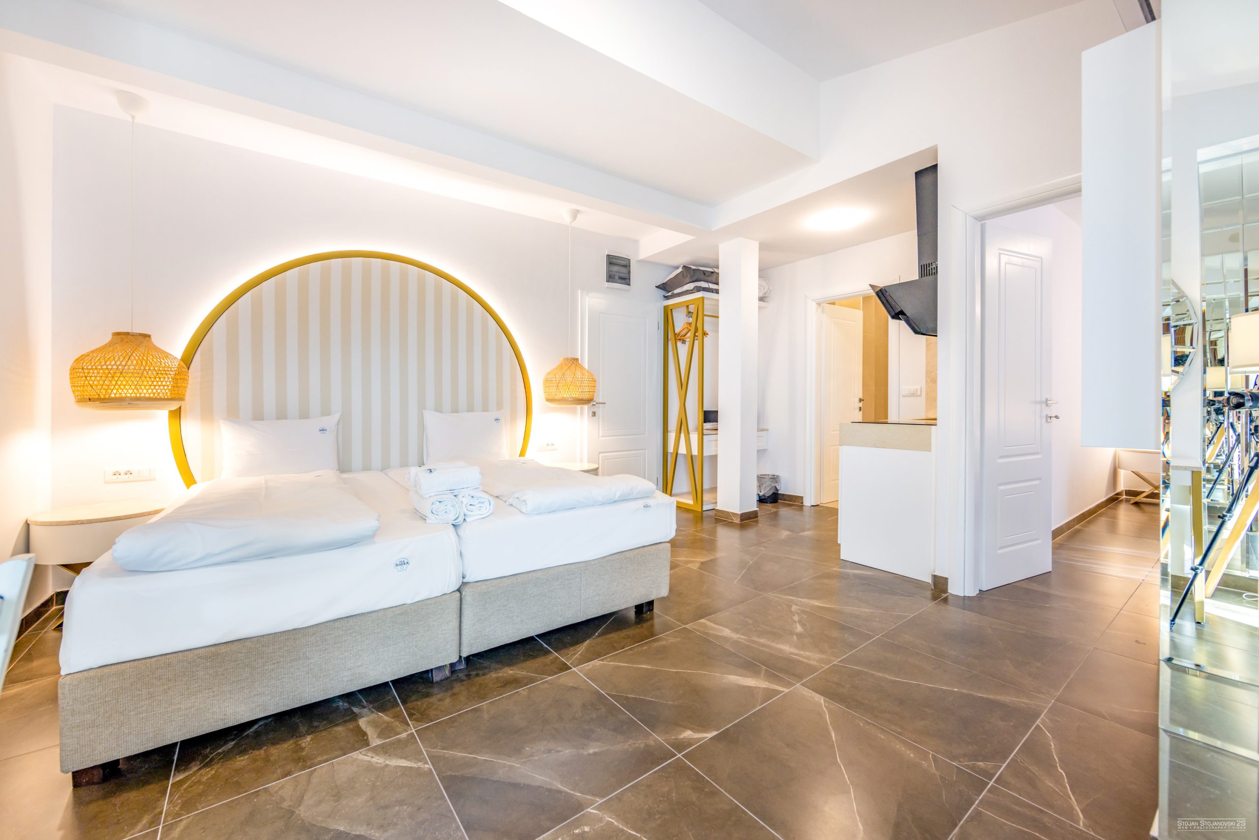 Onebedroom apartment with lake view